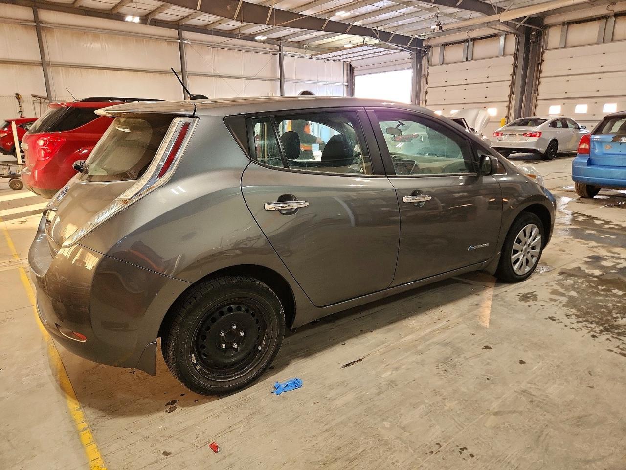 2016 Nissan Leaf S - Image 3