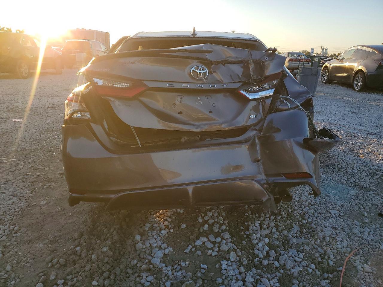 2022 Toyota Camry Se - Image 6