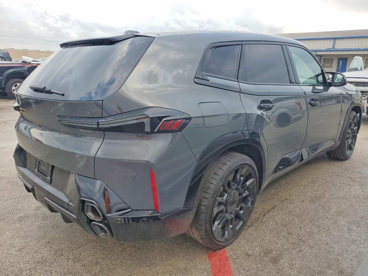 2025 BMW Xm - Фото 3