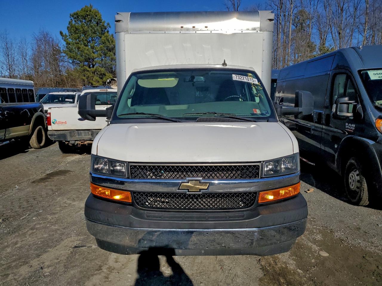2021 Chevrolet Express G3500 Box Truck - Фото 5