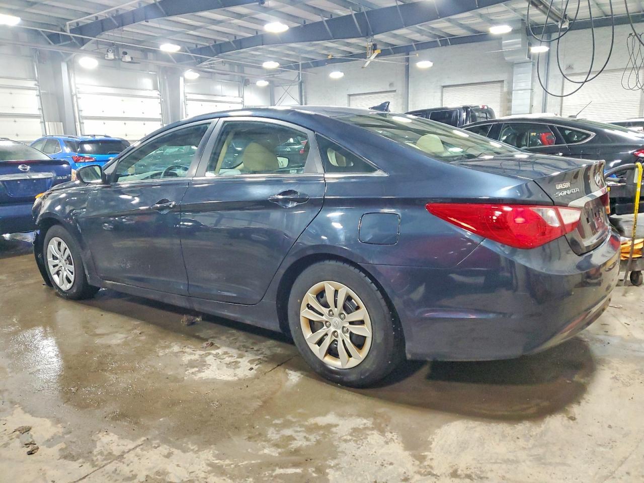 2012 Hyundai Sonata Gls - Image 2