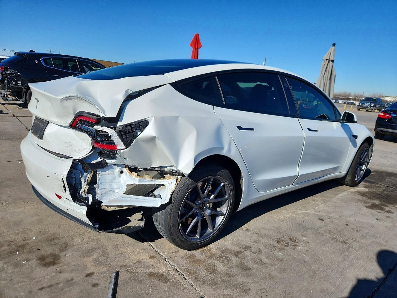 2023 Tesla Model 3 - Фото 3