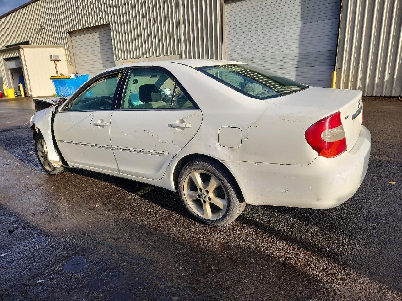 2003 Toyota Camry Le - Фото 2