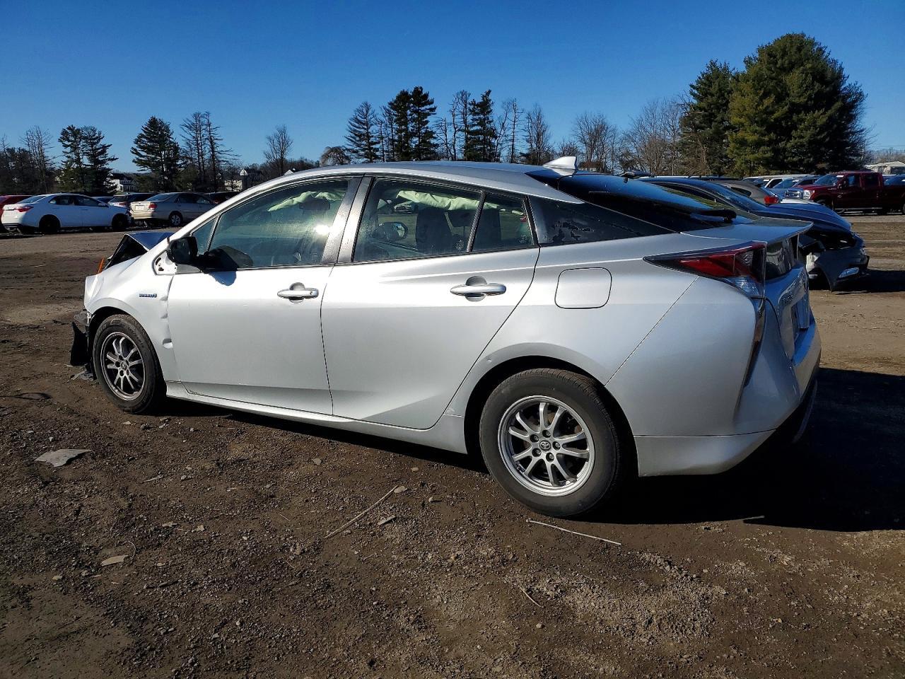 2016 Toyota Prius - Фото 2