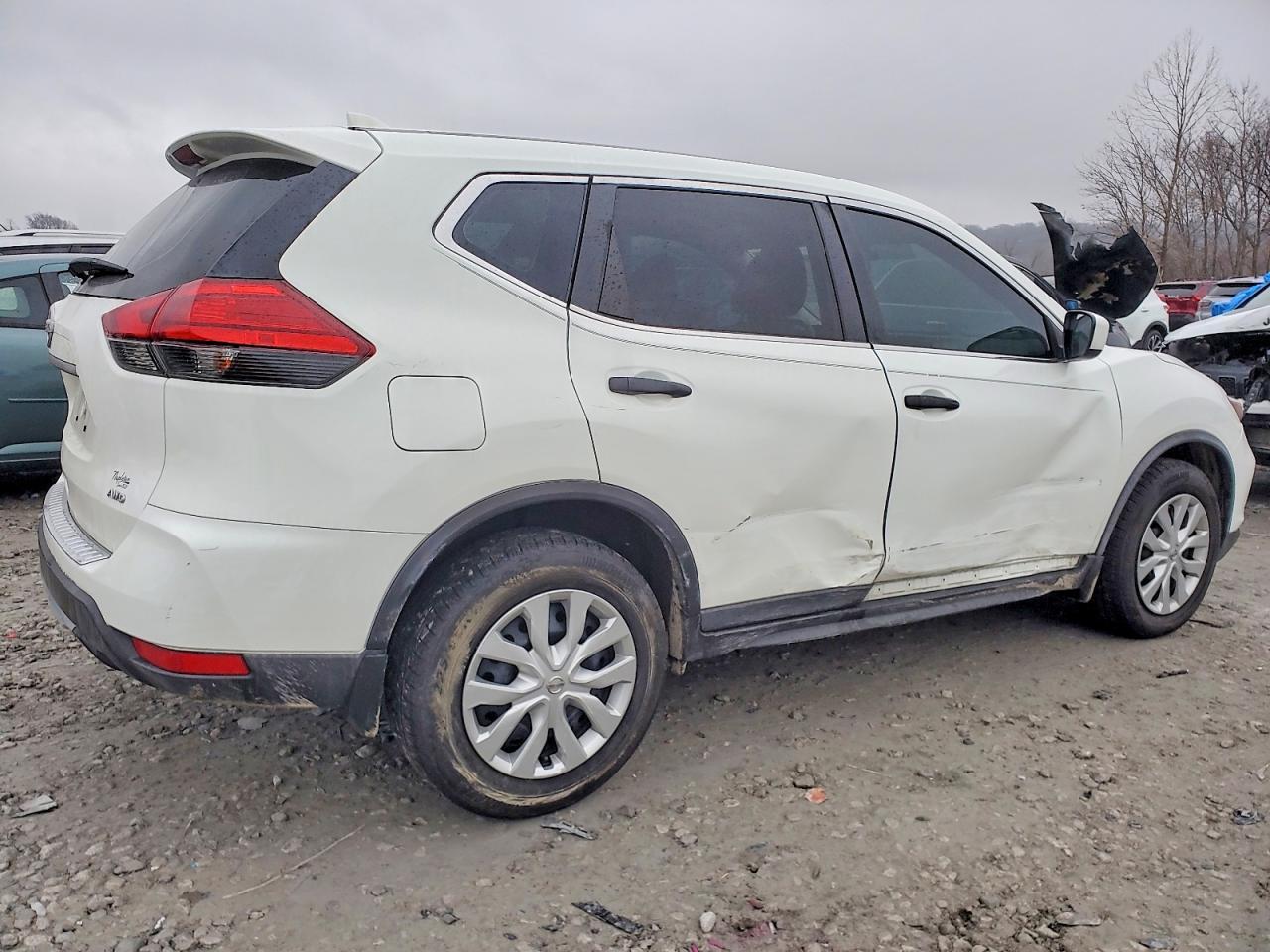 2017 Nissan Rogue S - Фото 3