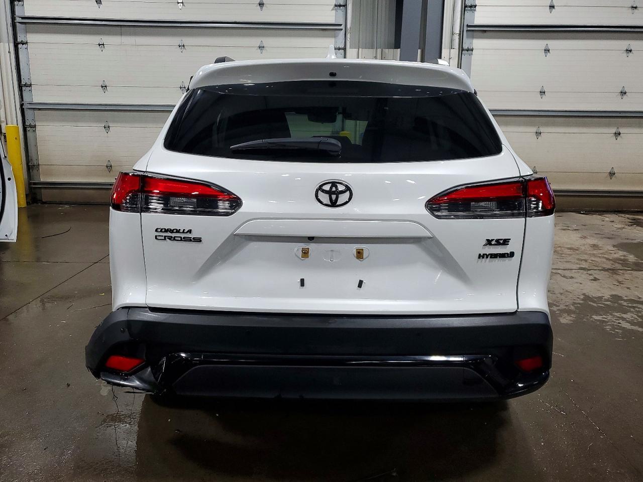 2023 Toyota Corolla Cross Hybrid Xse - Image 6