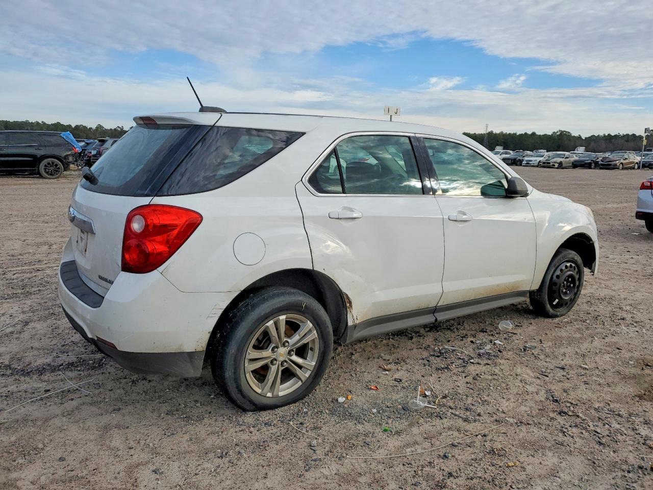 2015 Chevrolet Equinox Ls - Image 3