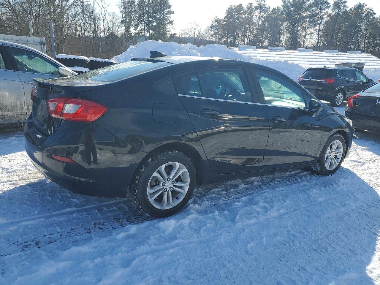 2019 Chevrolet Cruze Ls - Image 3