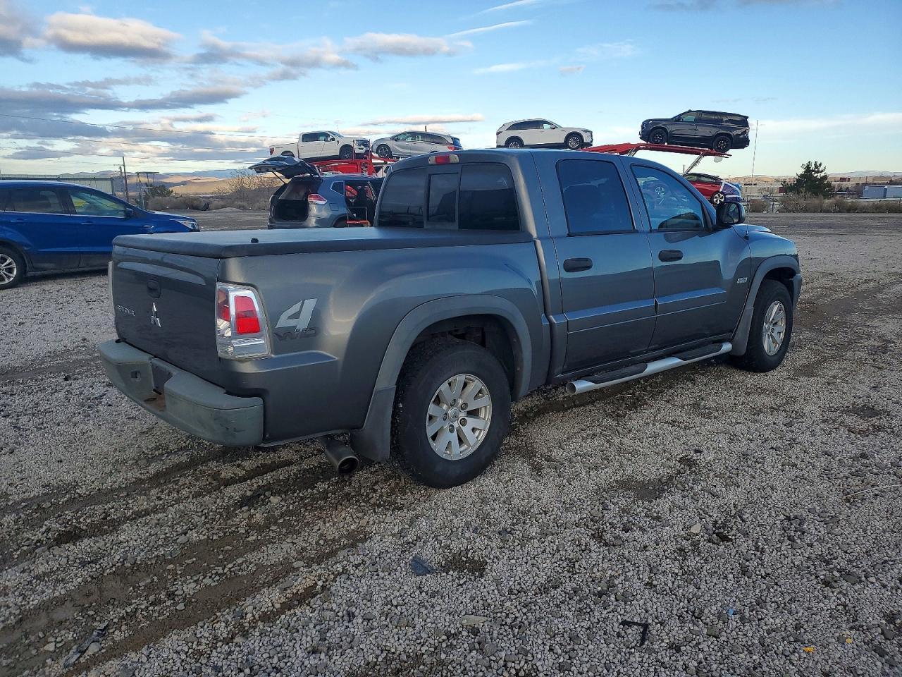 2006 Mitsubishi Raider - Фото 3