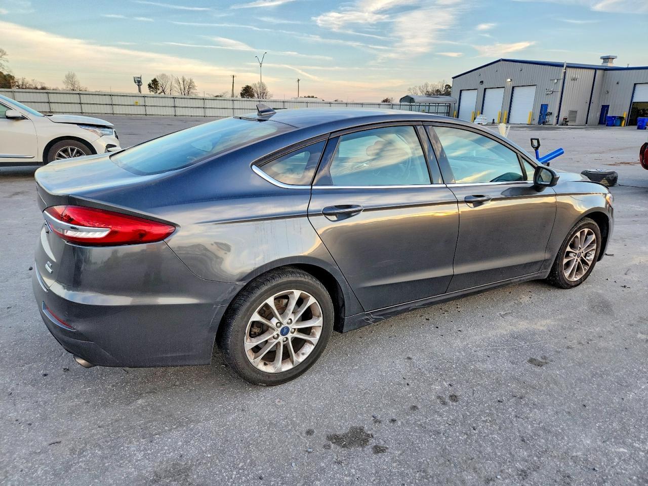2020 Ford Fusion Se - Image 3