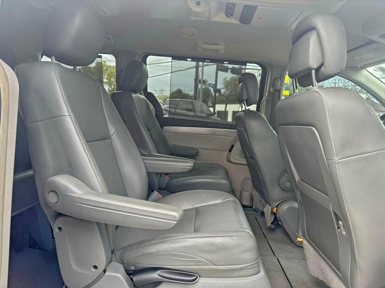 2012 Volkswagen Routan Se - Фото 6