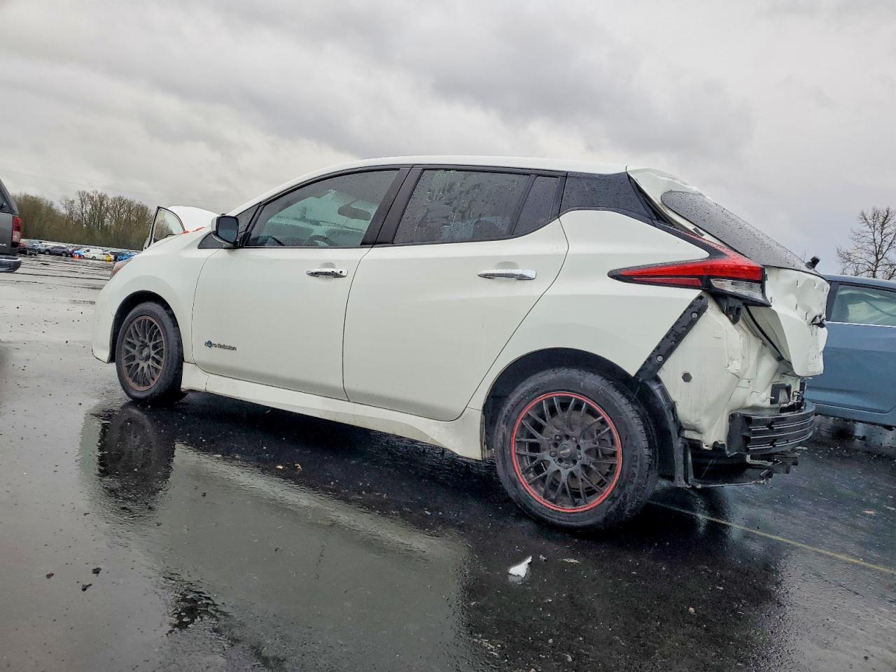 2018 Nissan Leaf S - Image 2