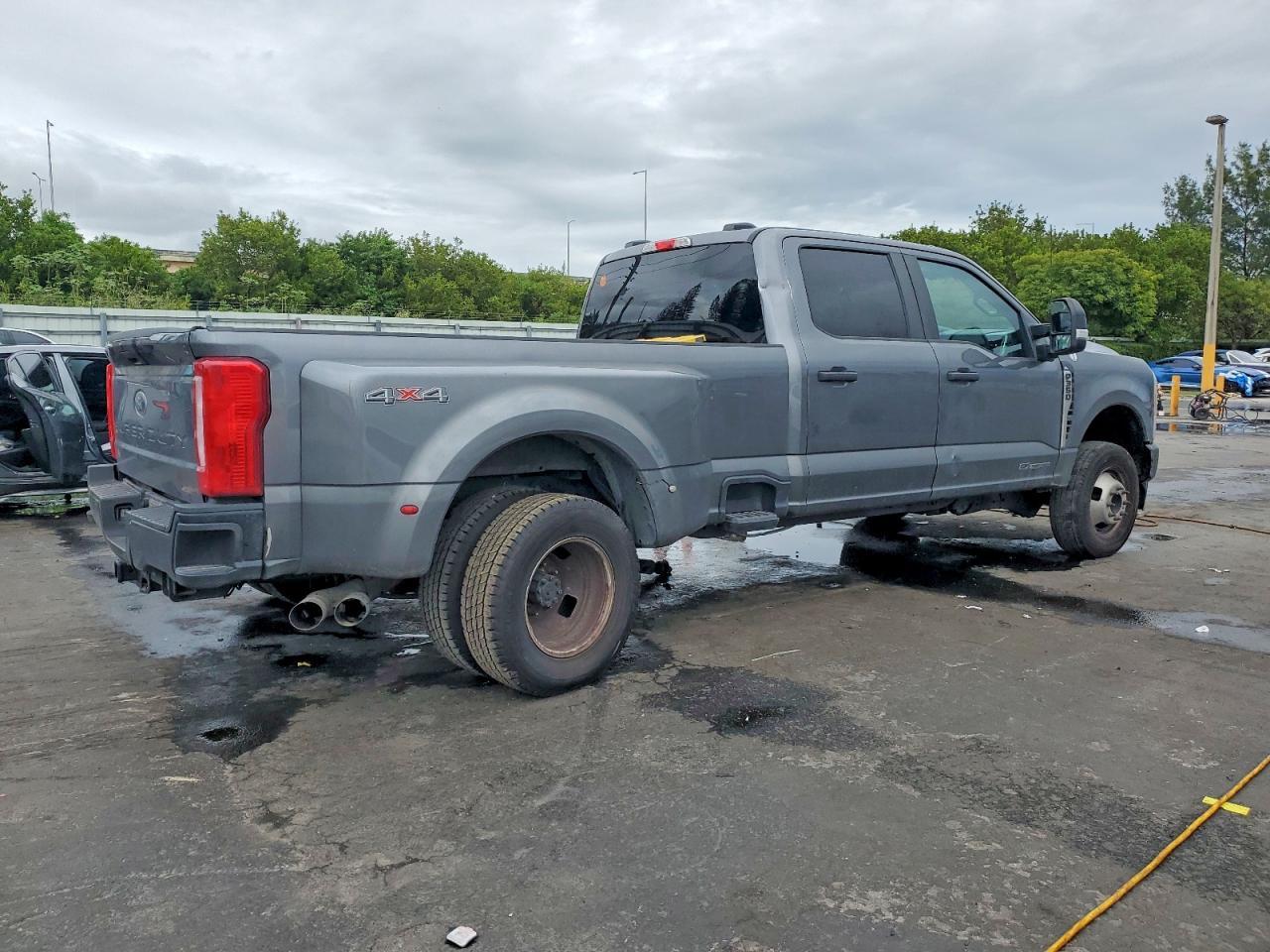 2024 Ford F350 Super Duty - Фото 3