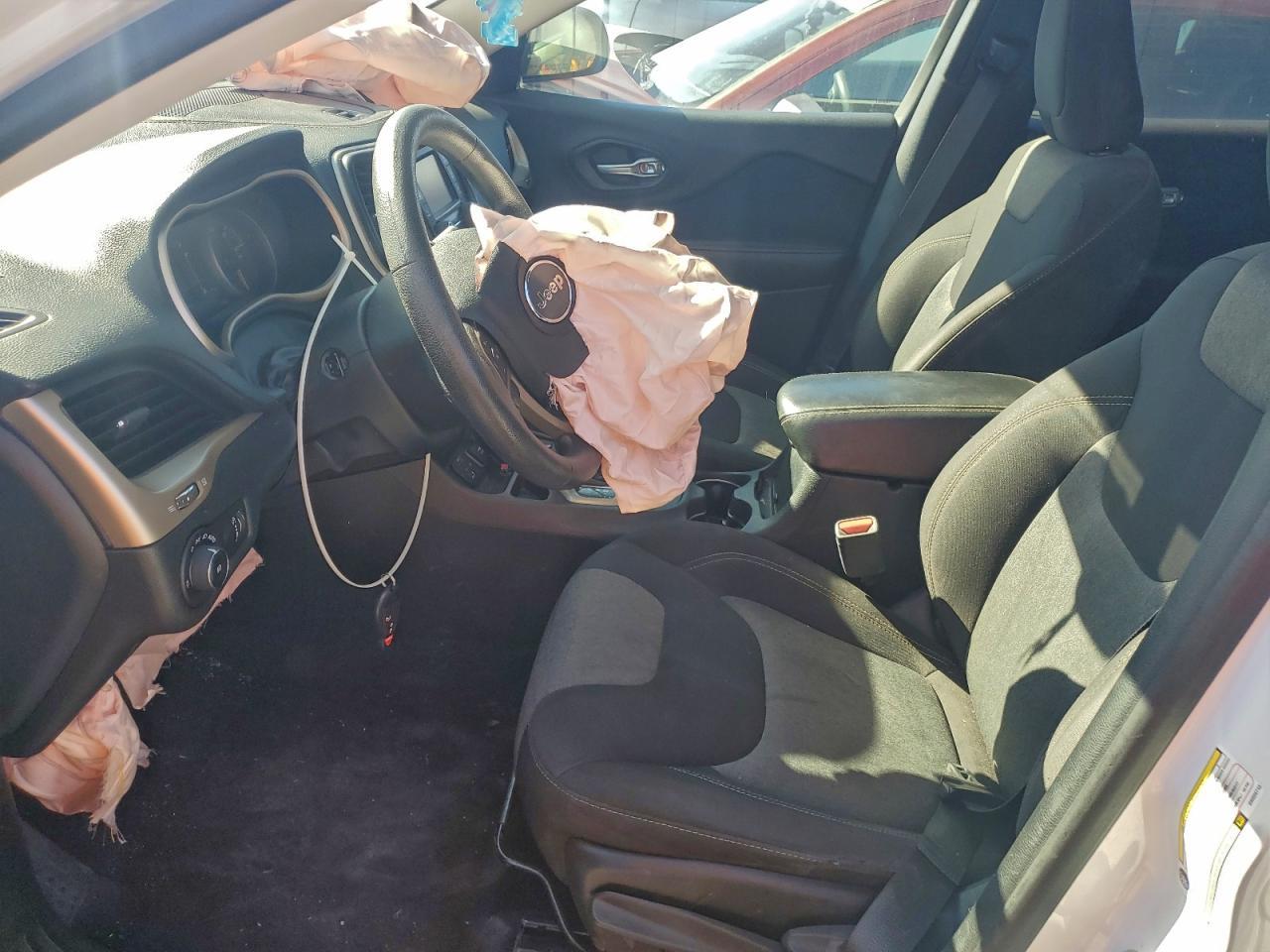 2016 Jeep Cherokee Sport - Фото 7