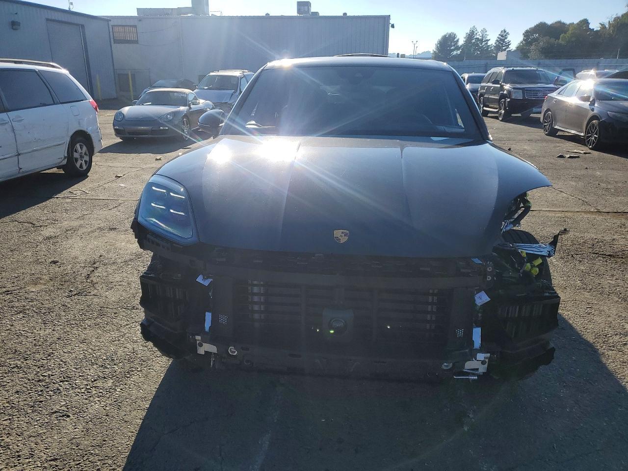 2025 Porsche Cayenne Se Hybrid - Image 5