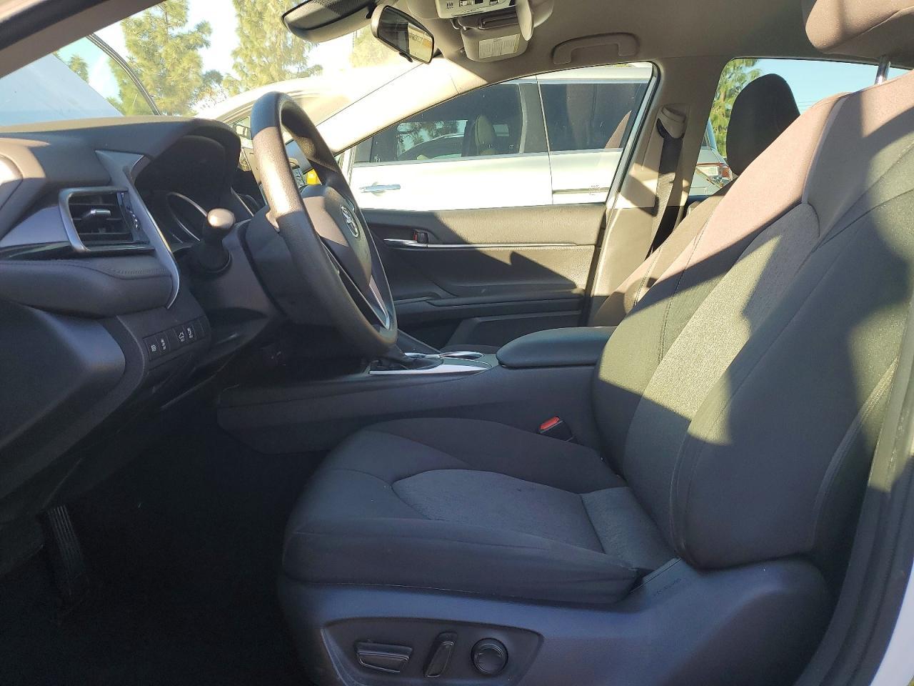 2021 Toyota Camry Le - Фото 7