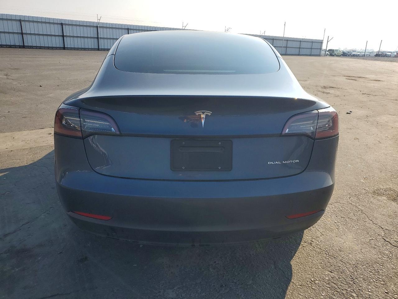 2023 Tesla Model 3 - Фото 6
