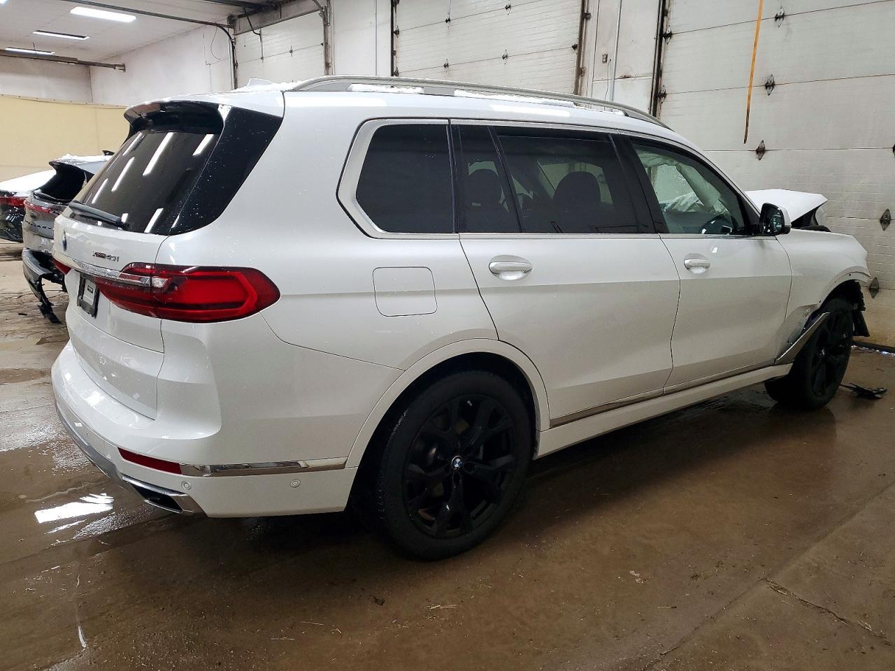 2022 BMW X7 xDrive40I - Фото 3