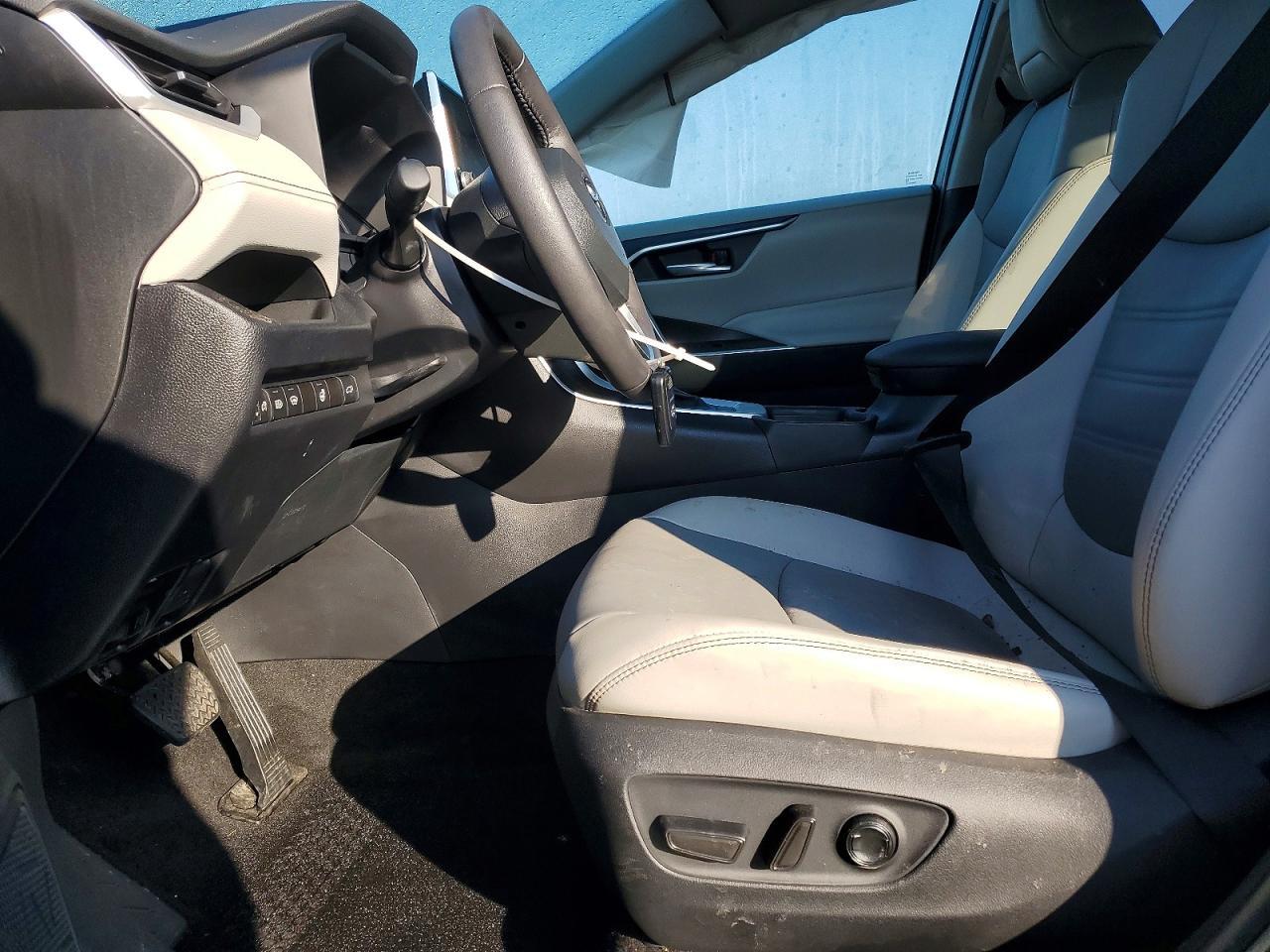 2023 Toyota Rav4 Xle Premium - Image 7