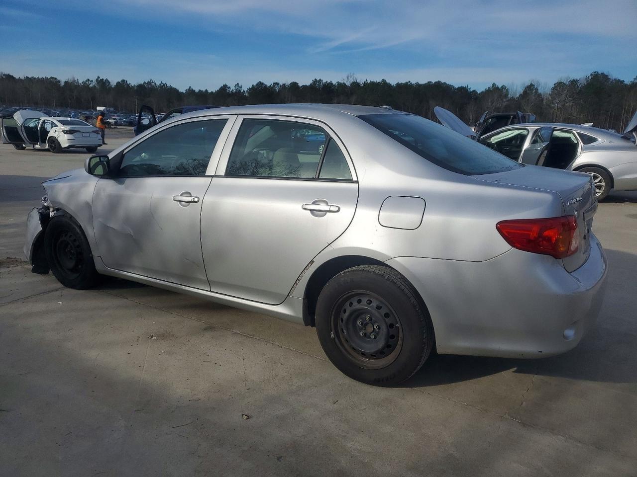 2010 Toyota Corolla Base - Фото 2