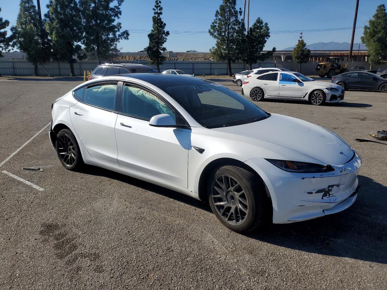 2024 Tesla Model 3 - Фото 4