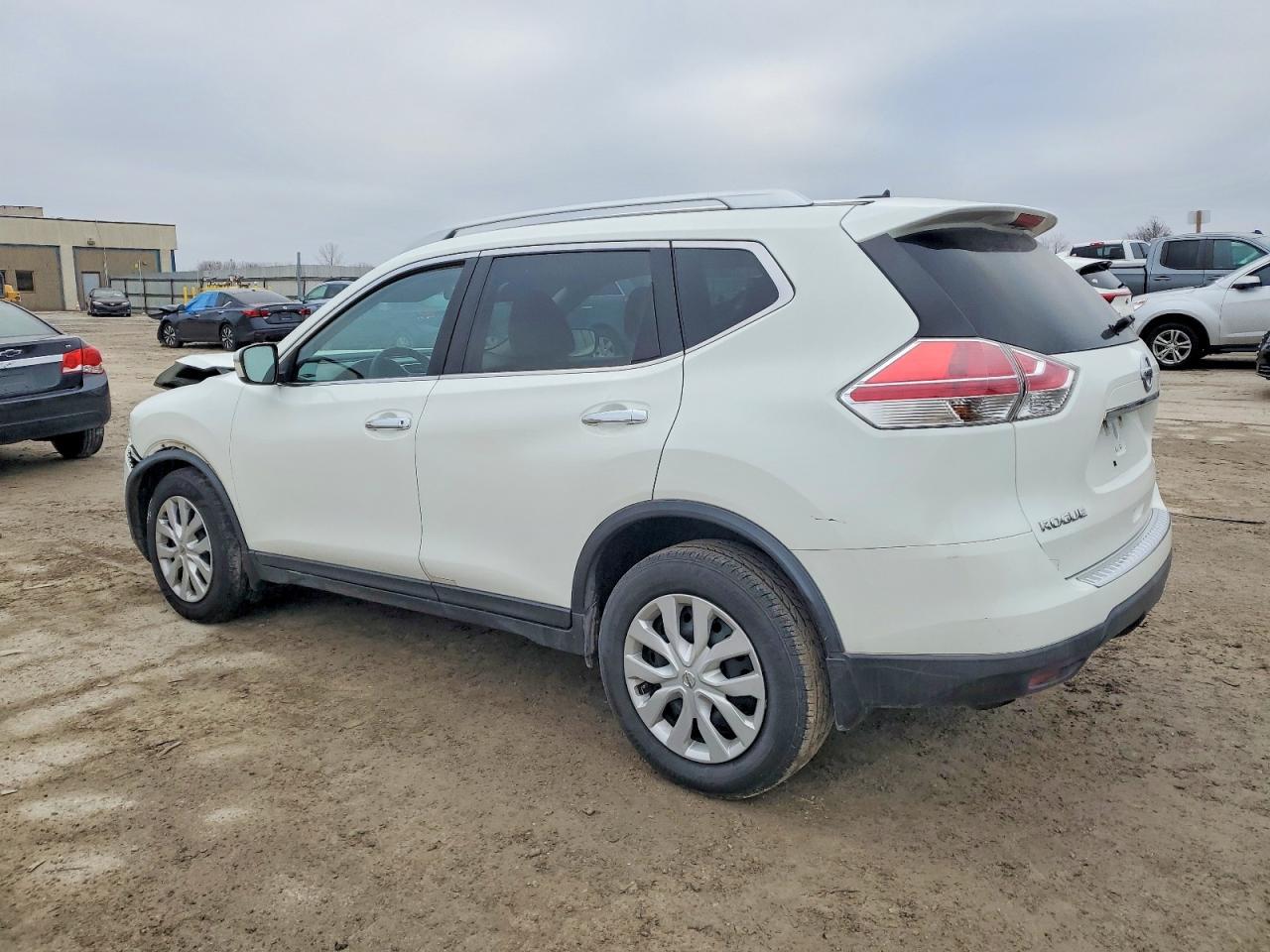 2016 Nissan Rogue S - Фото 2