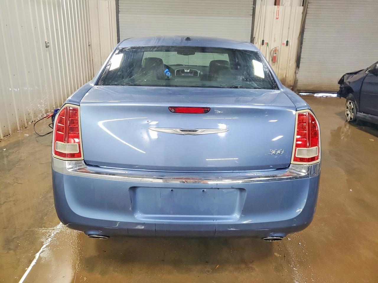 2011 Chrysler 300 Limited - Image 6