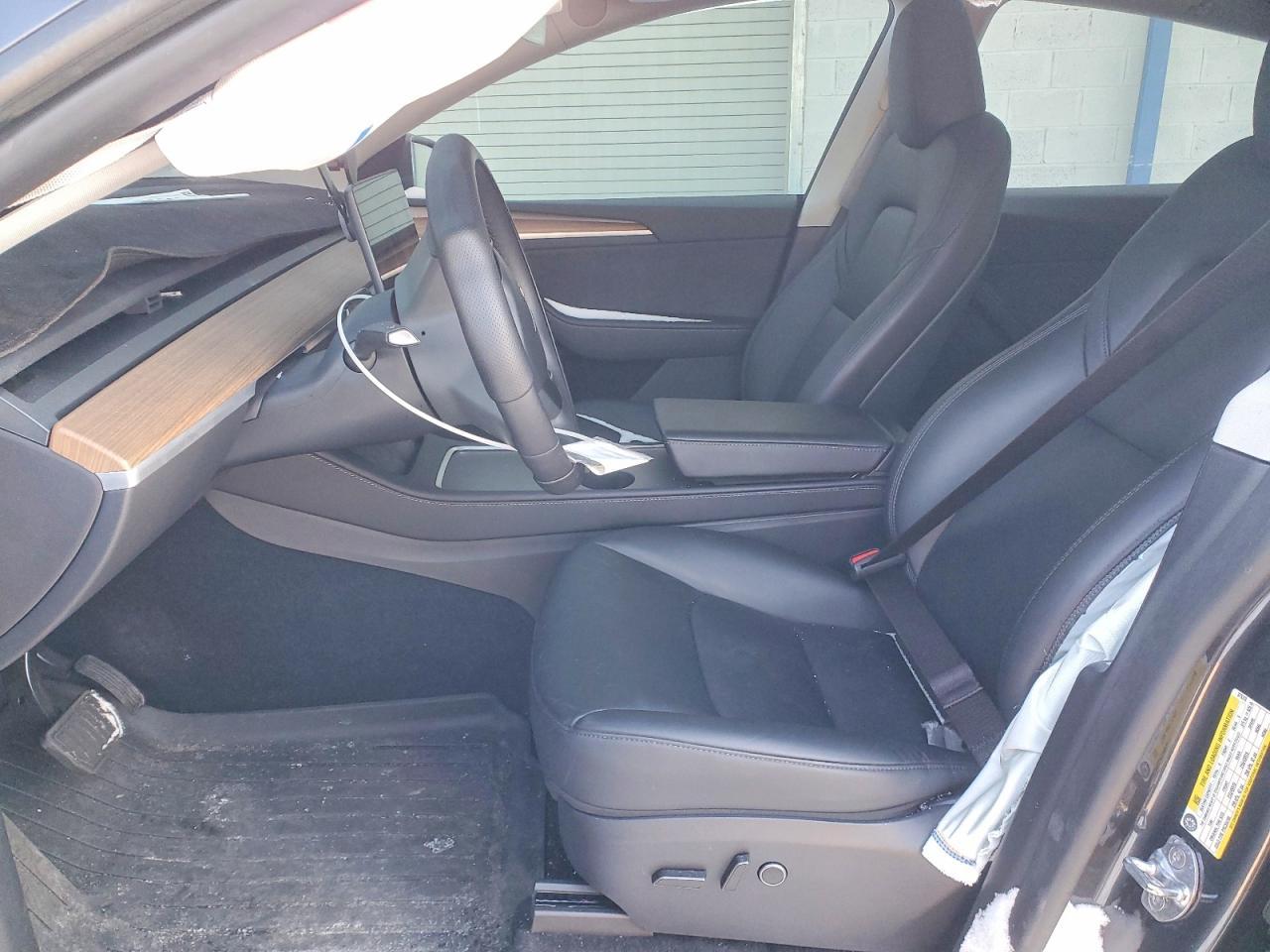 2025 Tesla Model Y - Image 7