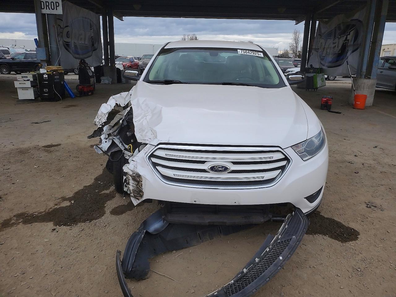 2015 Ford Taurus Limited - Image 5