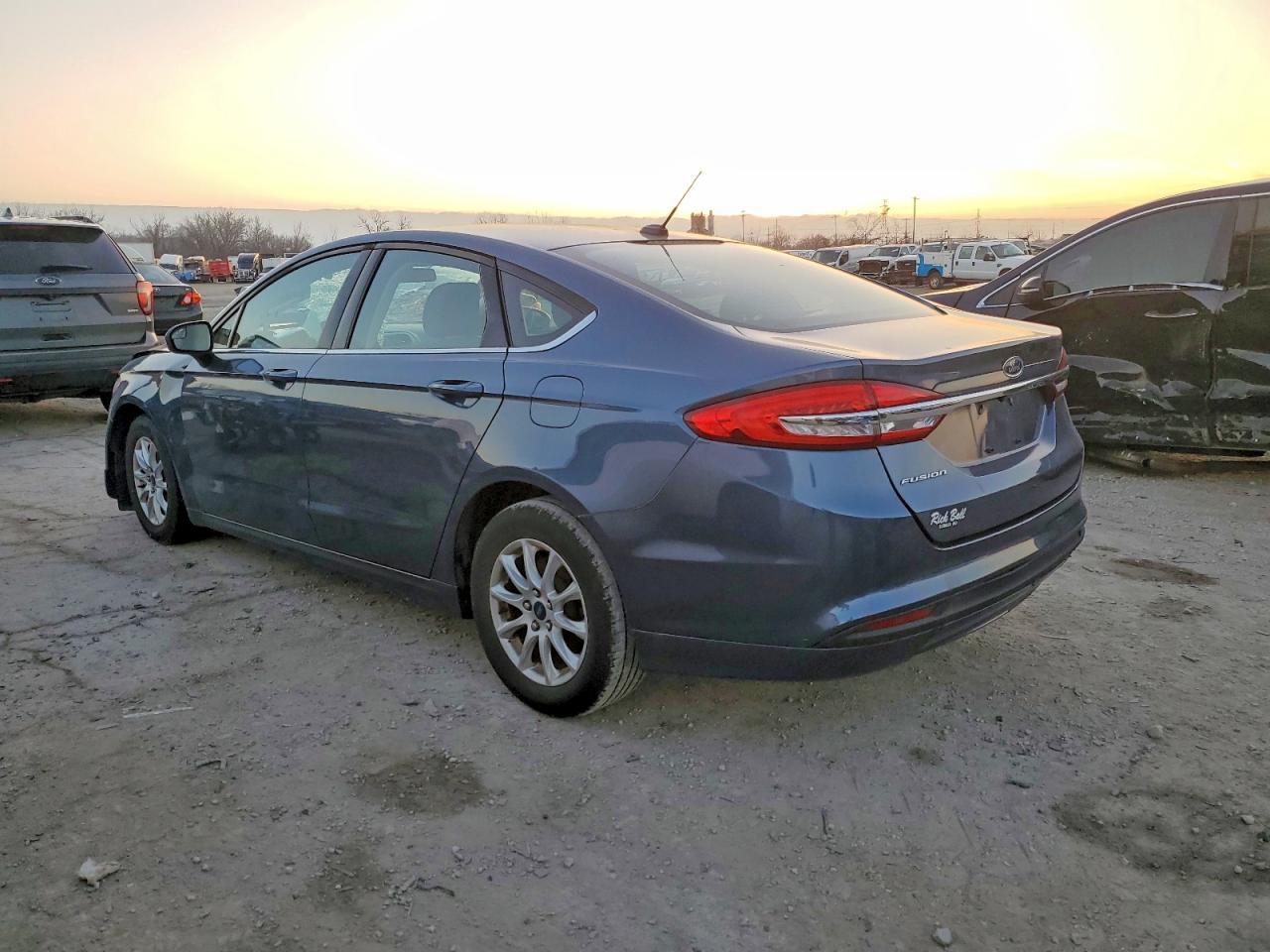 2018 Ford Fusion S - Фото 2
