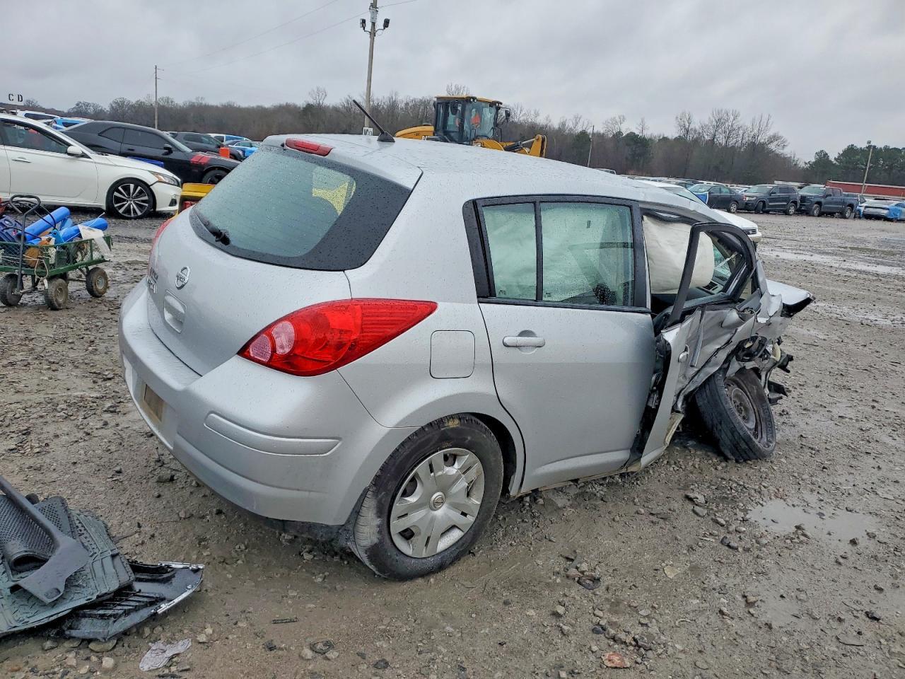 2010 Niss Versa S - Image 3