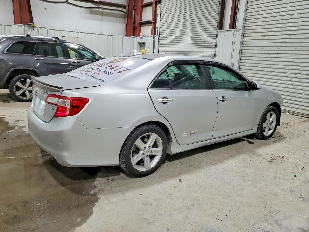 2014 Toyota Camry Se - Фото 3