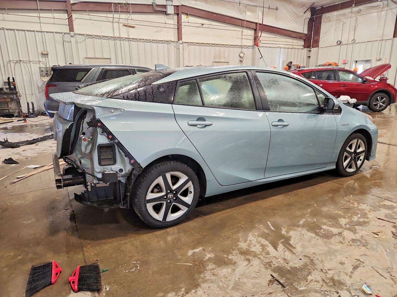2017 Toyota Prius Four Touring - Image 3