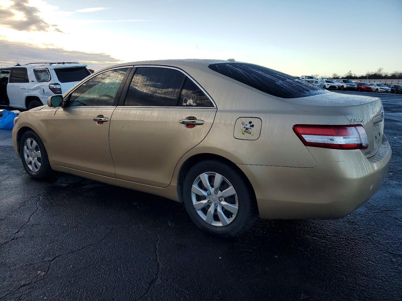 2011 Toyota Camry Base - Фото 2