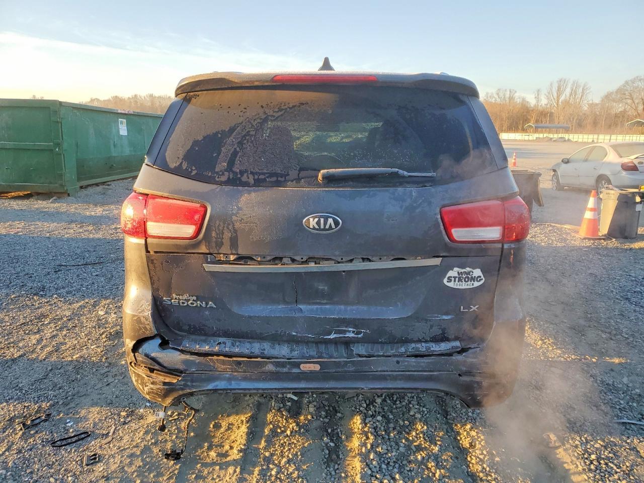 2017 Kia Sedona Lx - Image 6