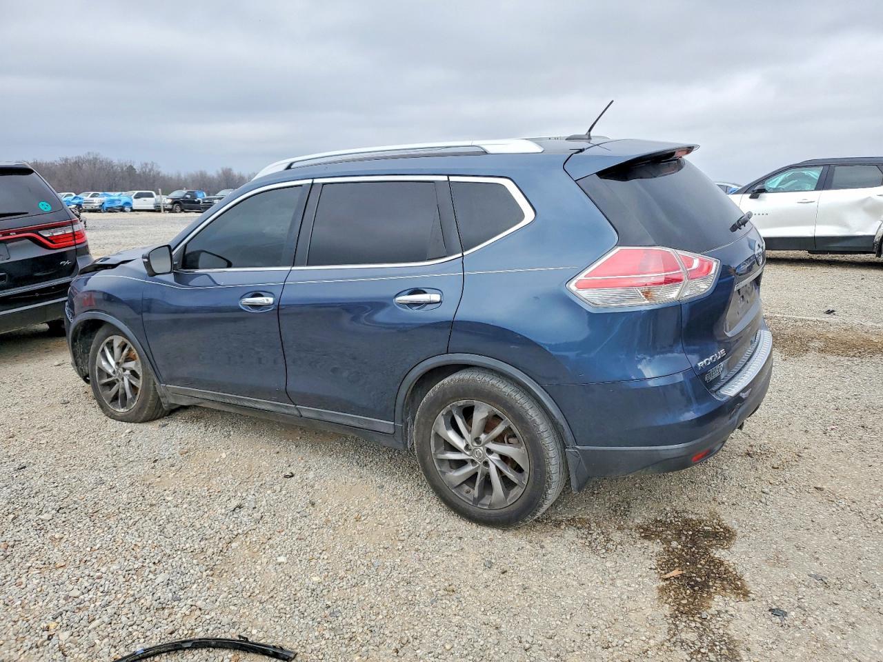2015 Nissan Rogue S - Фото 2