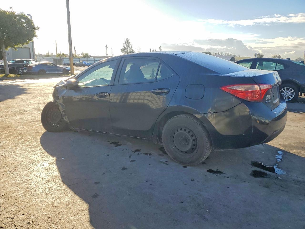 2017 Toyota Corolla L - Фото 2