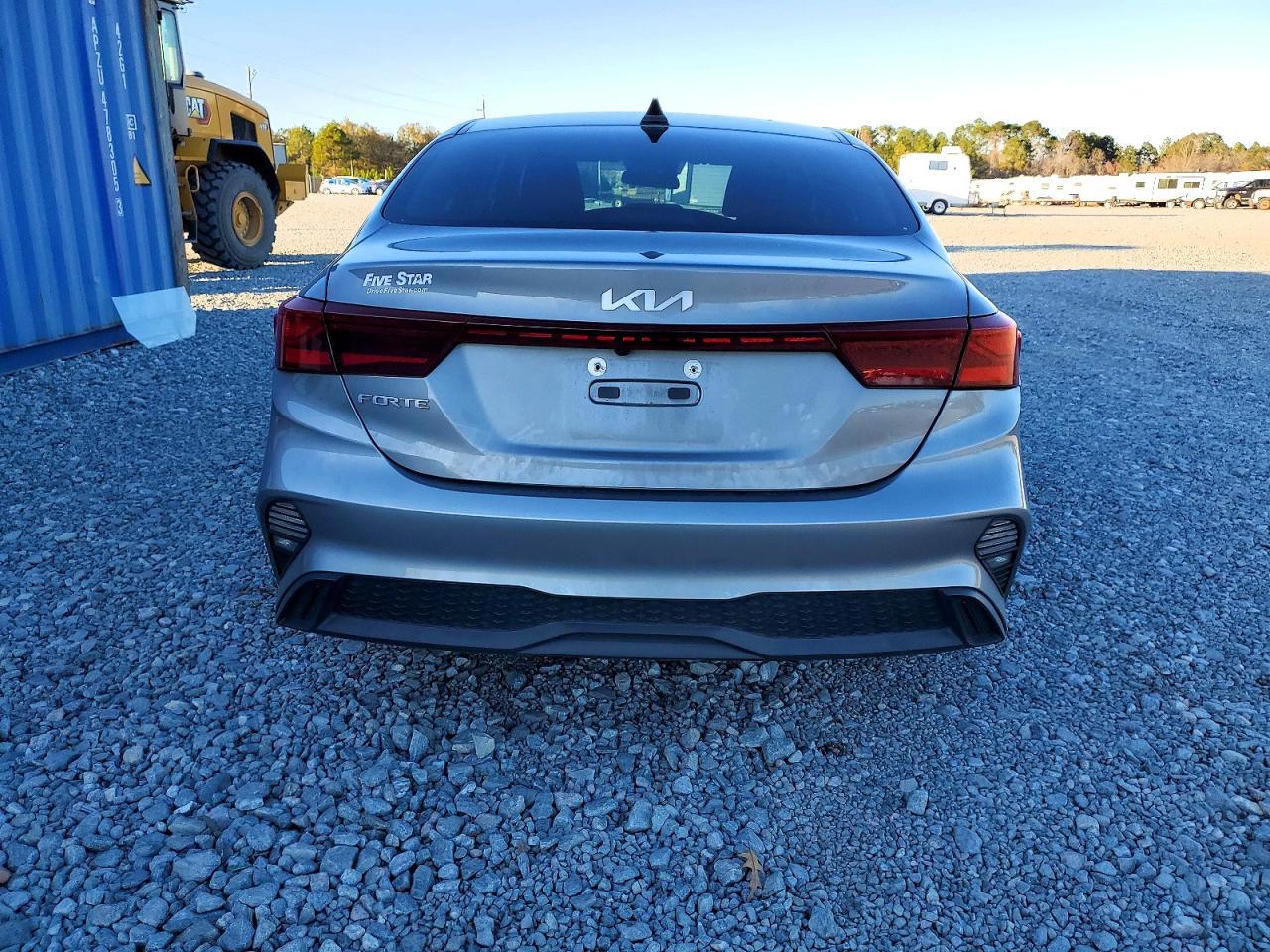 2022 Kia Forte Fe - Image 6