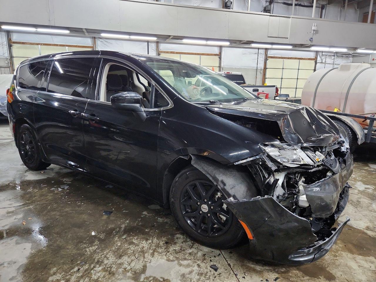 2023 Chrysler Voyager Lx - Фото 4