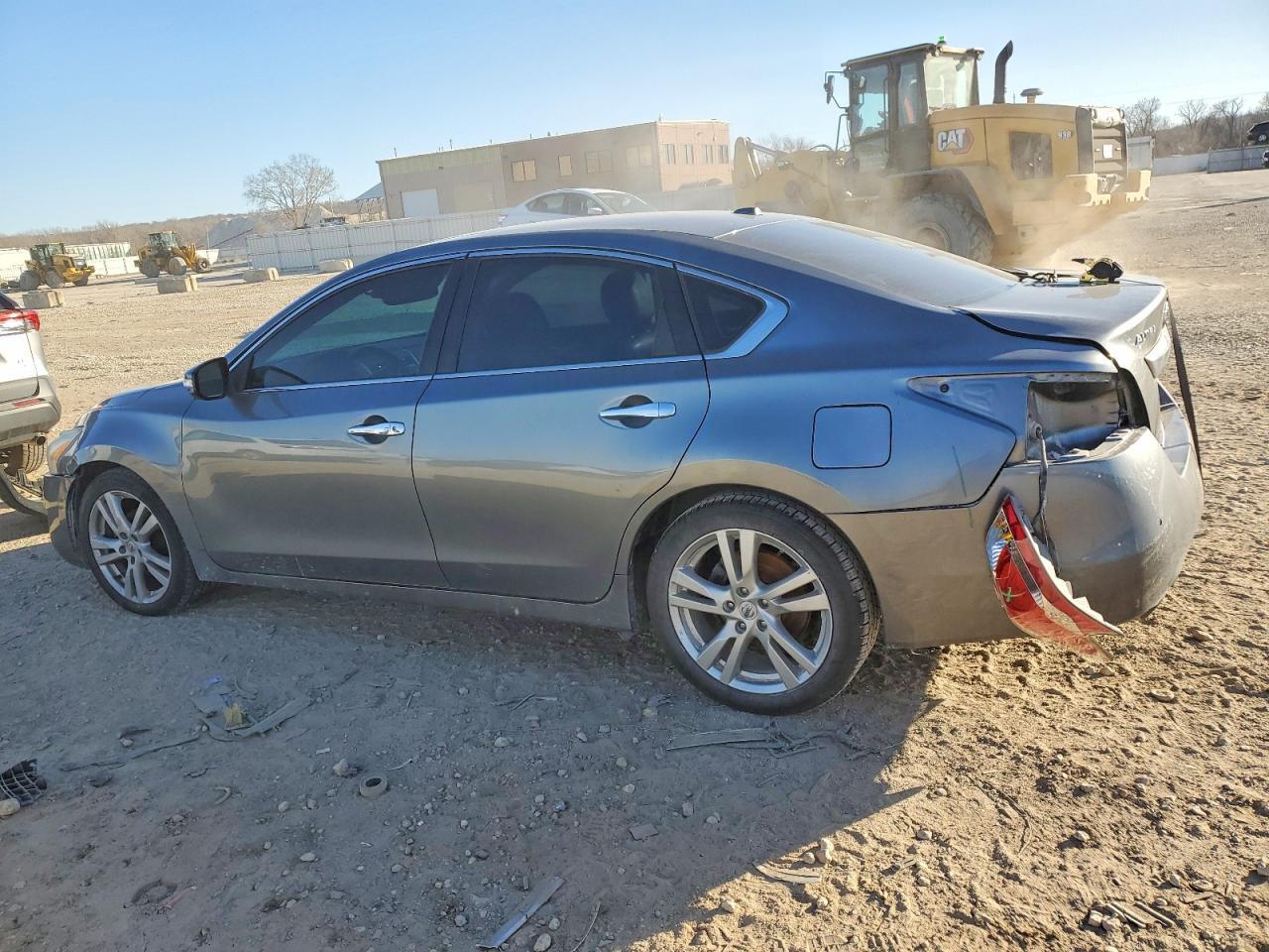2015 Nissan Altima 3.5S - Image 2