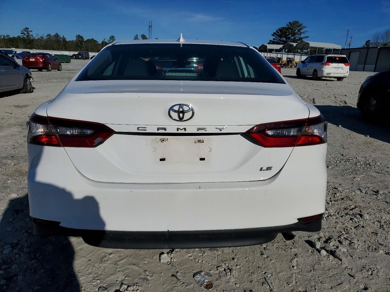 2022 Toyota Camry Le - Фото 6