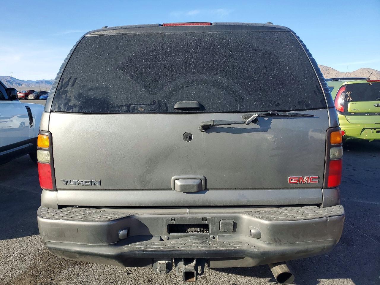2005 GMC Yukon Denali - Image 6