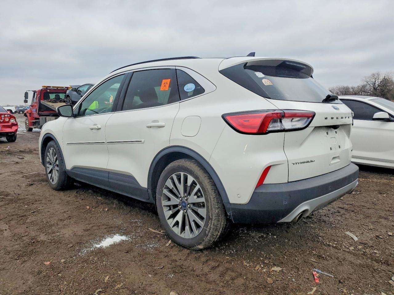 2020 Ford Escape Titanium - Фото 2