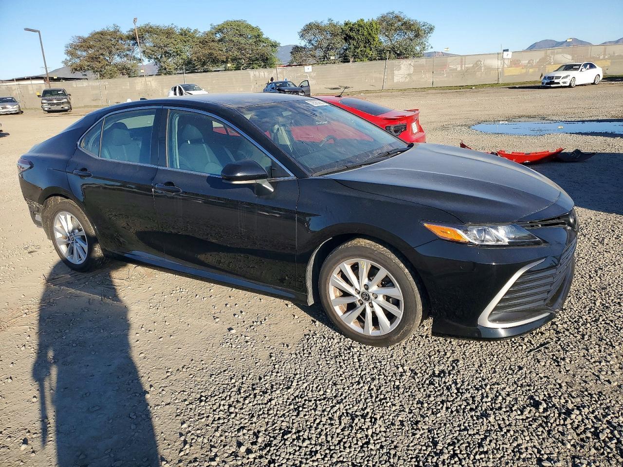 2022 Toyota Camry Le - Фото 4