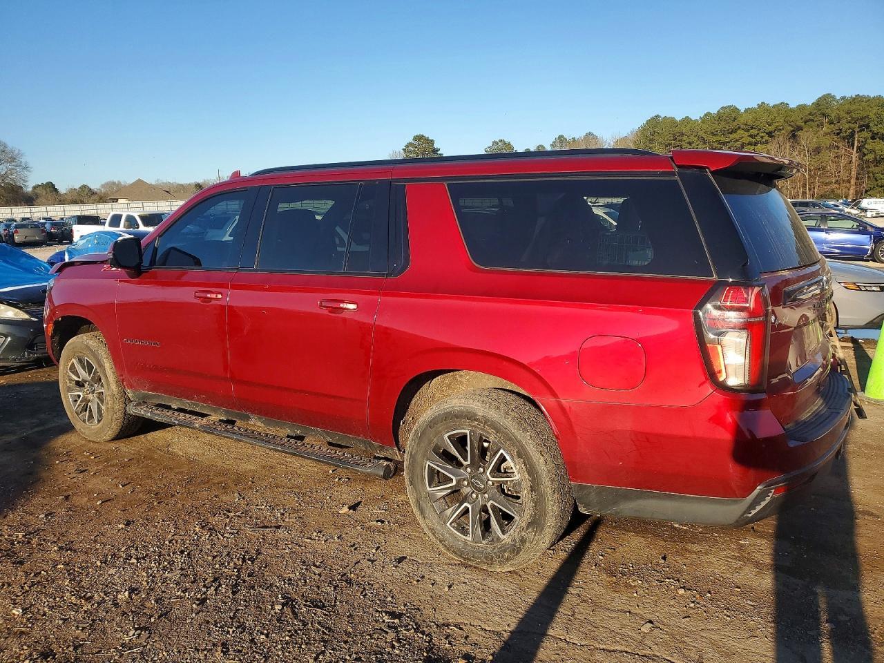 2021 Chevrolet Suburban K1500 Z71 - Фото 2