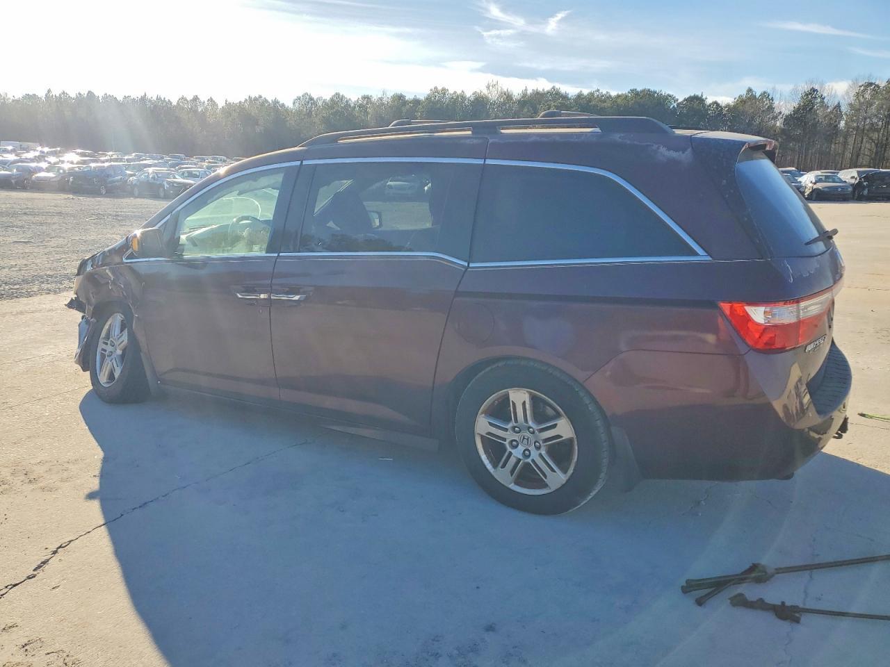 2011 Honda Odyssey Touring - Фото 2