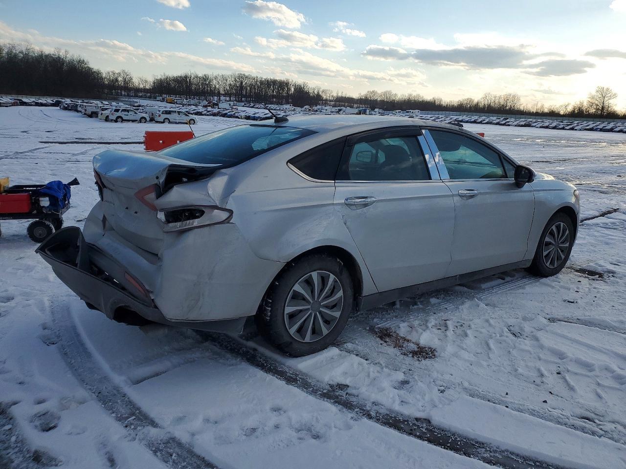 2014 Ford Fusion S - Image 3