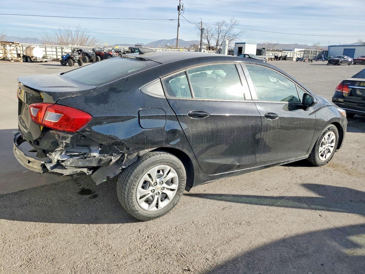 2019 Chevrolet Cruze - Image 3