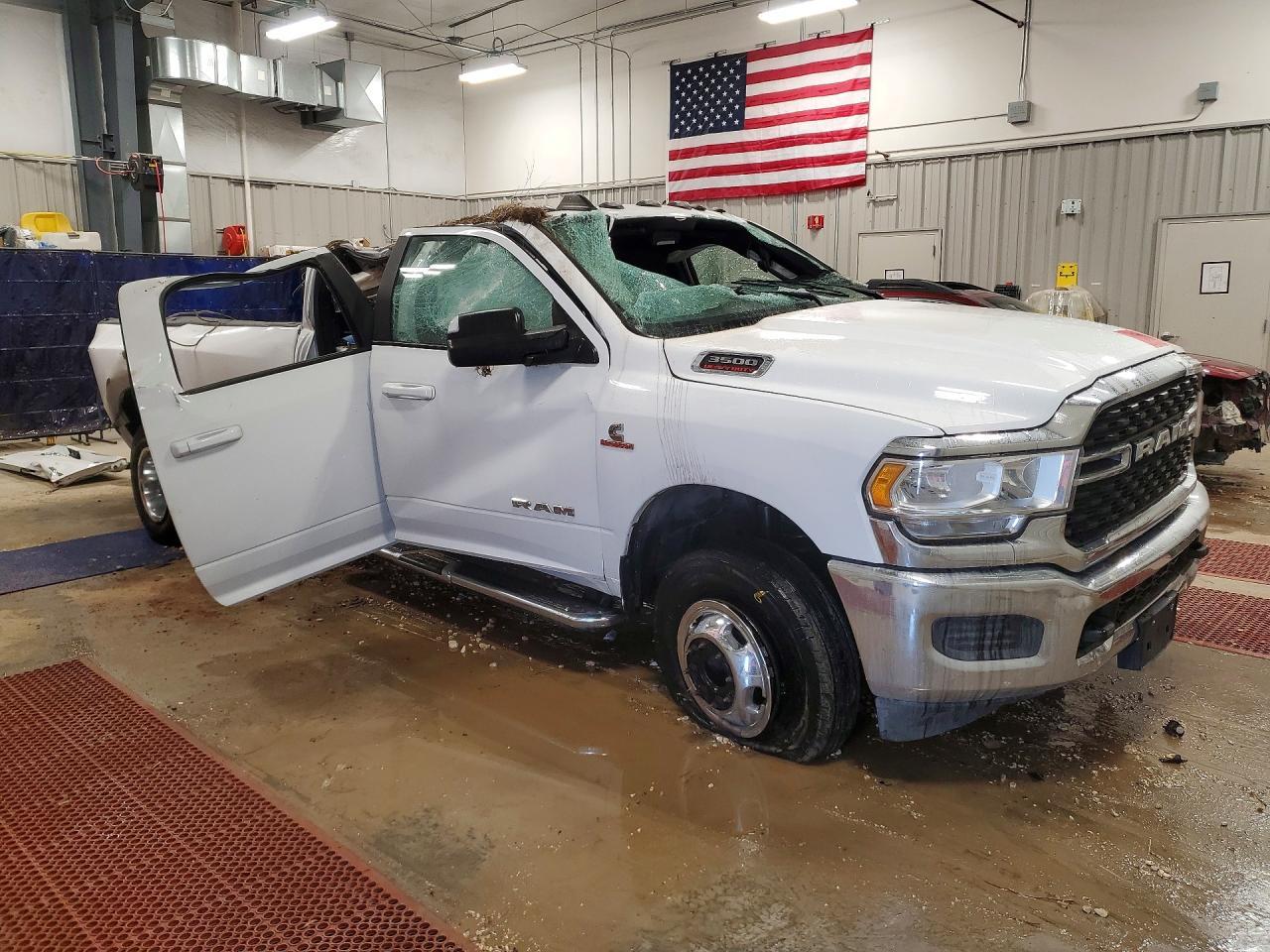 2022 Ram 3500 Big Horn/Lone Star - Image 4