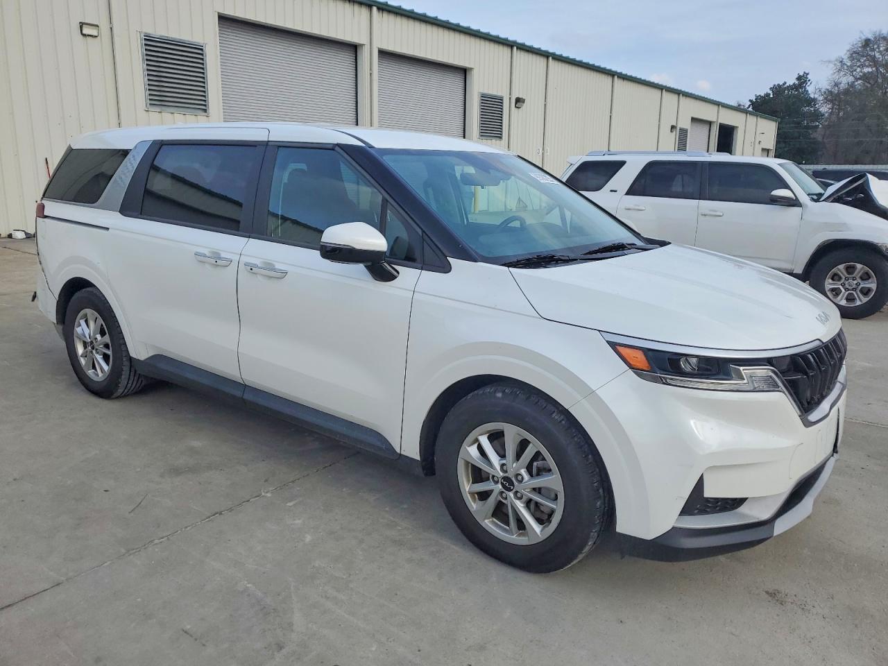 2023 Kia Carnival Lx - Фото 4